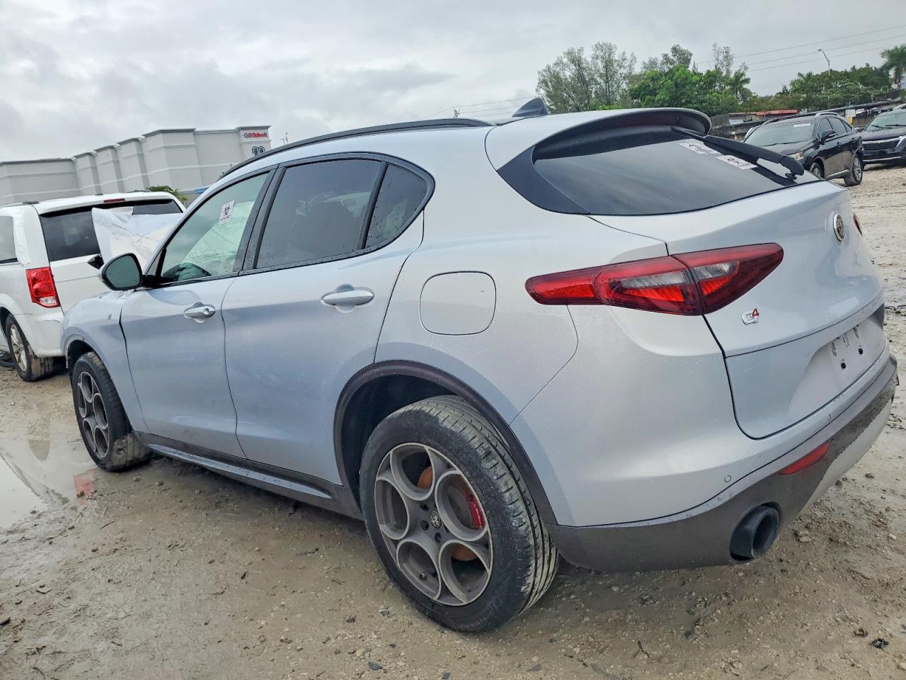 2022 ALFA ROMEO Stelvio — VIN ZASPAKBN0N7D46121 — photo 2